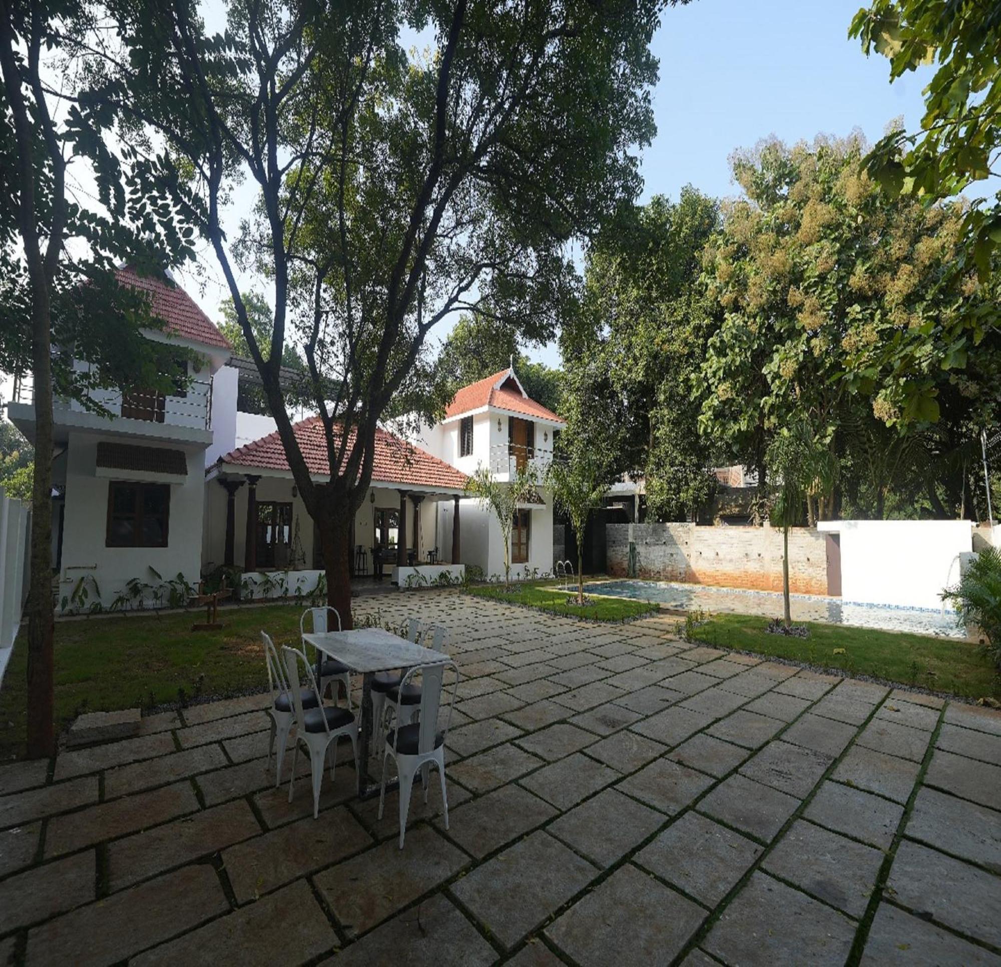 Courtyard Castle Heritage Resort Pondicherry Exterior photo