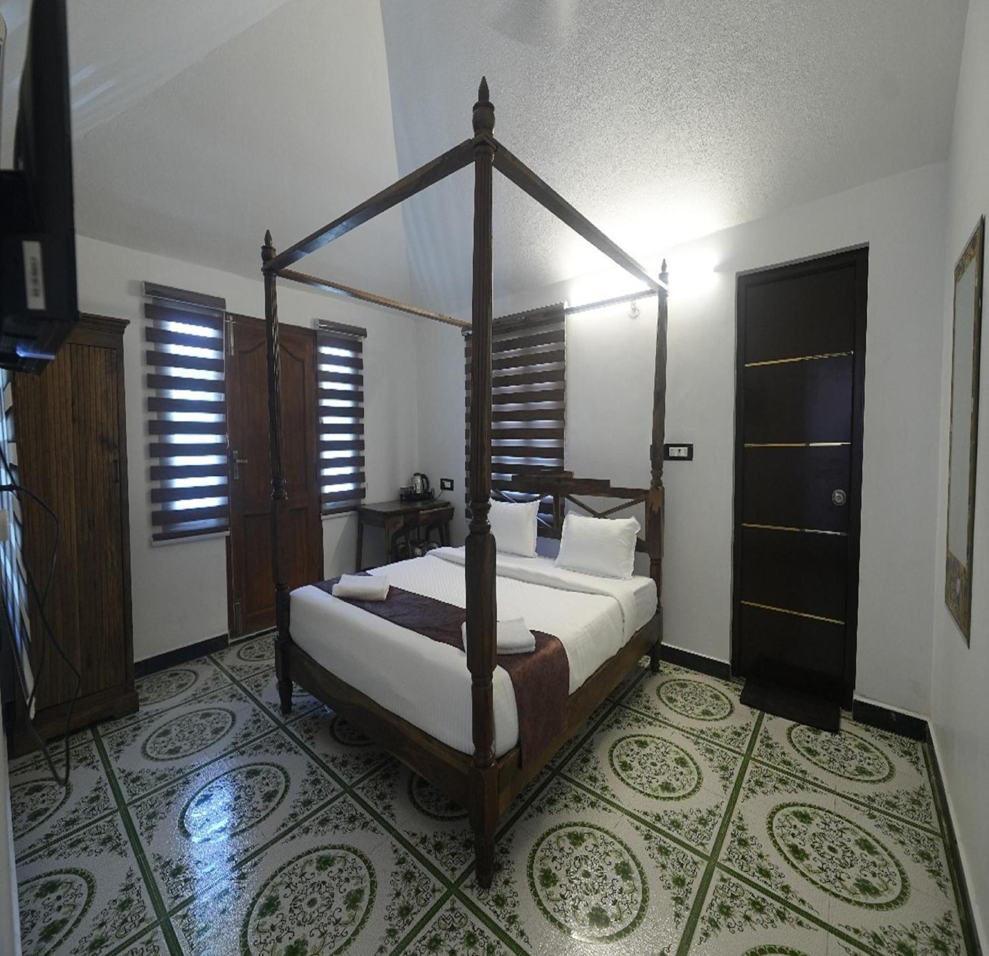 Courtyard Castle Heritage Resort Pondicherry Exterior photo