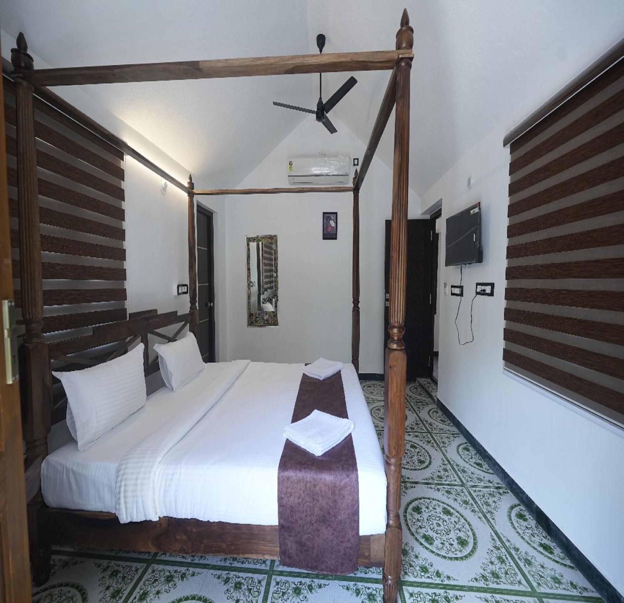 Courtyard Castle Heritage Resort Pondicherry Exterior photo