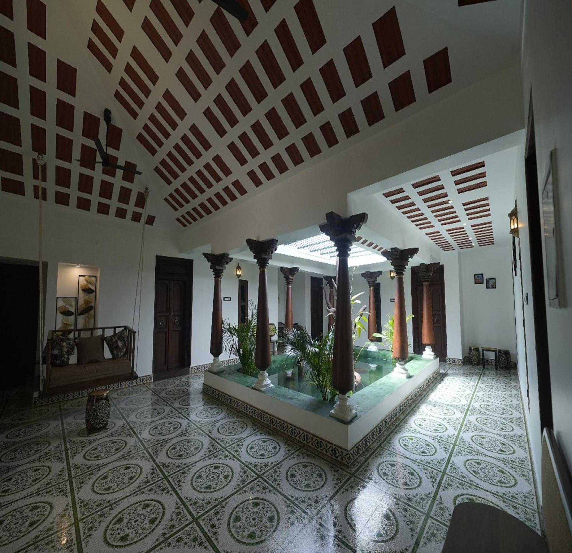 Courtyard Castle Heritage Resort Pondicherry Exterior photo