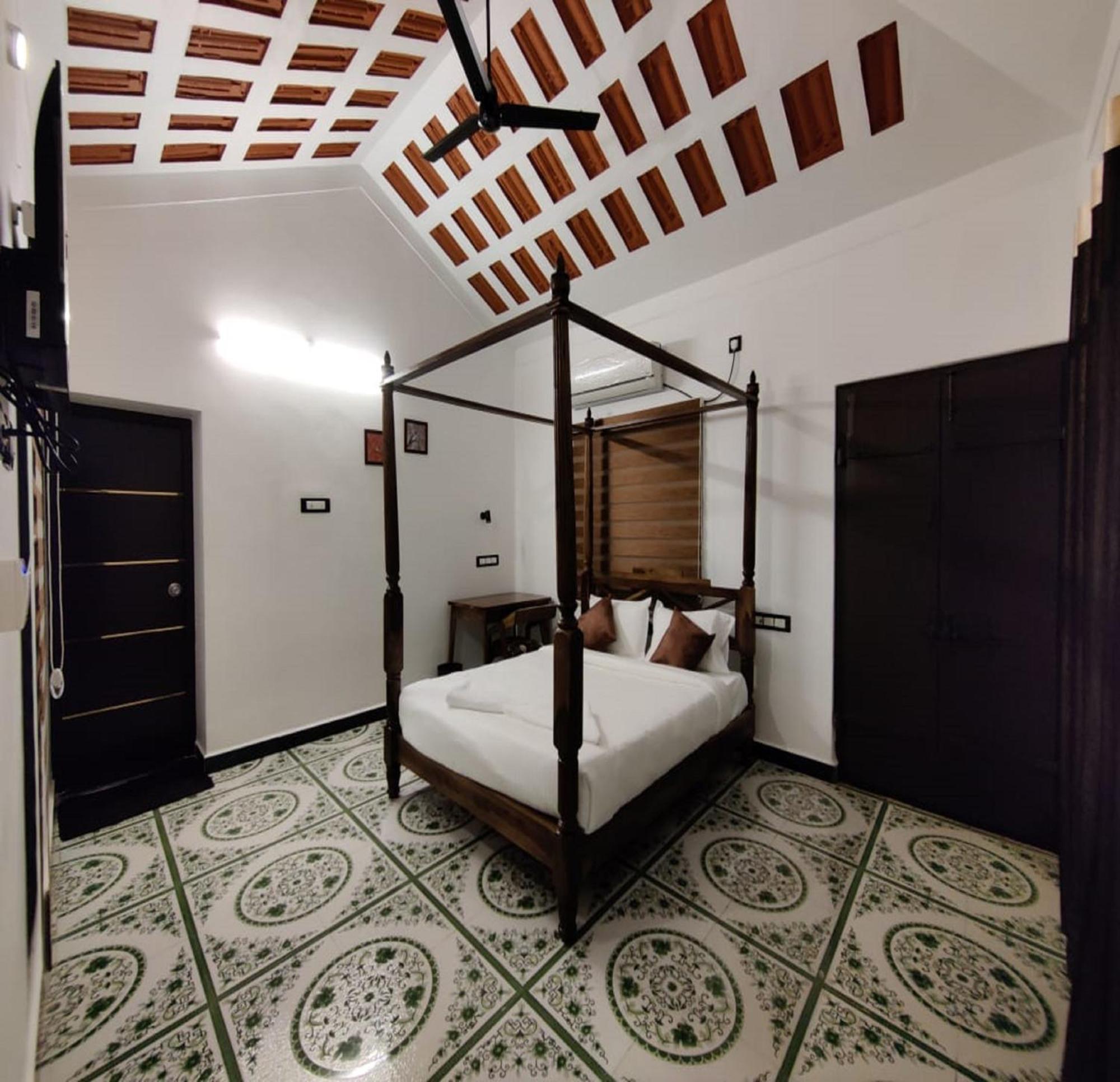 Courtyard Castle Heritage Resort Pondicherry Exterior photo