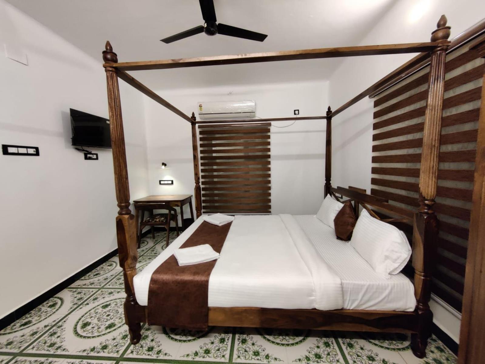 Courtyard Castle Heritage Resort Pondicherry Exterior photo