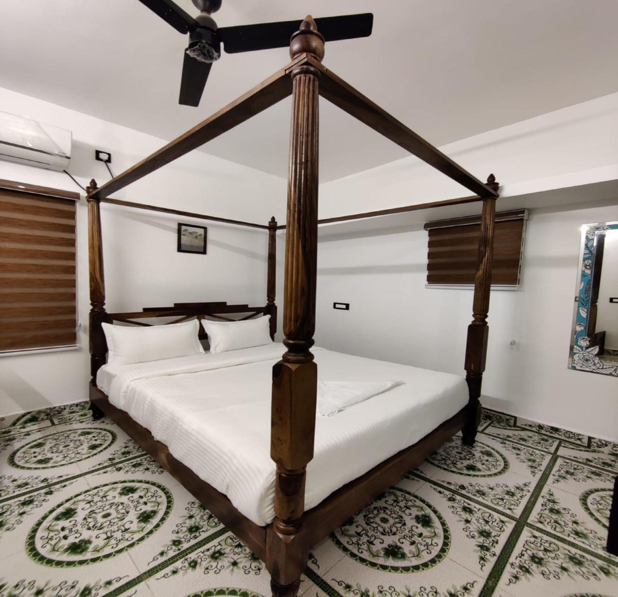 Courtyard Castle Heritage Resort Pondicherry Exterior photo